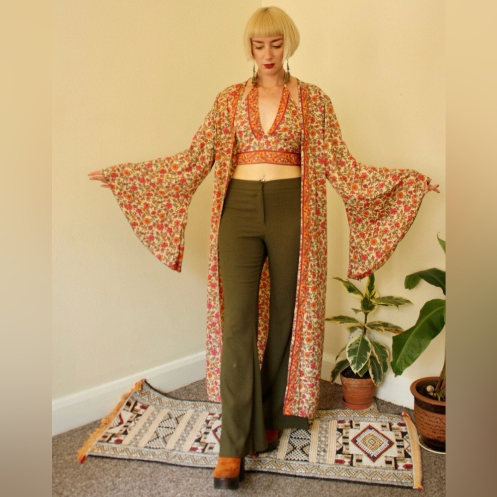 AMBAAR 100% Silk Bell Sleeve Floral Kimono with Tie